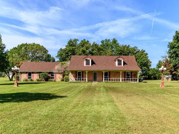 1582 Meadow Way, Terrell, TX 75160