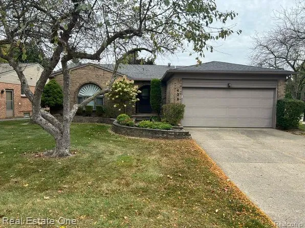 438 Sandehurst Dr, Grand Blanc, MI 48439