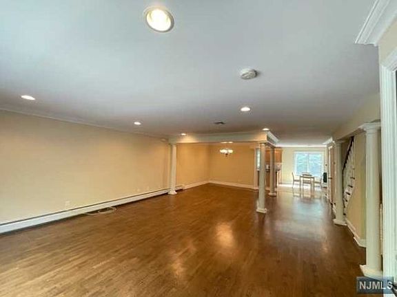 4th image of 4 Skymark Ct #4