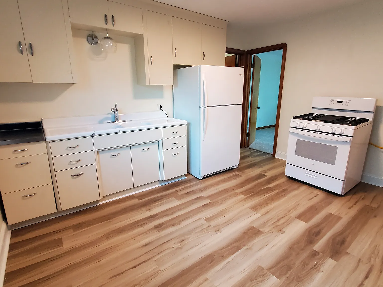 2 bed, 988 sqft, $1,100 — Photo 2
