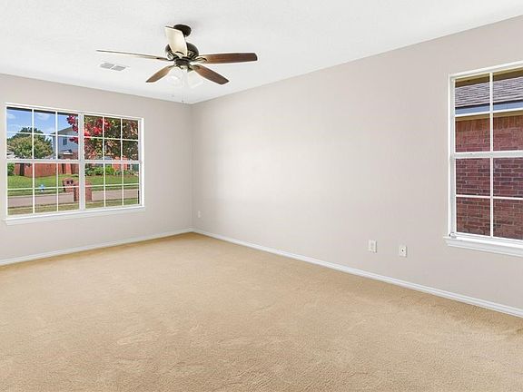2nd image of 3929 Evergreen Ct