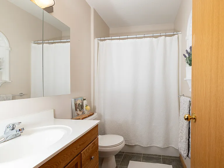 670 Saskatchewan Cres E — Photo 10