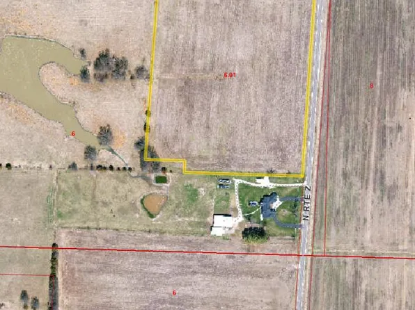 10685 E Roberts Ln, Centralia, MO 65240