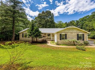 4 Leibestraum Dr, Horse Shoe, NC 28742