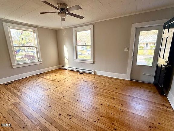 3rd image of 602 Coggeshall St