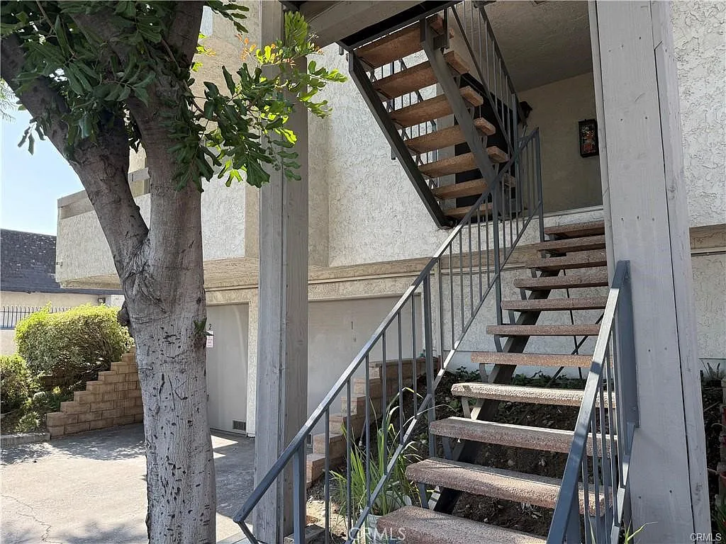 2 bed, 1066 sqft, $2,451 — Photo 2