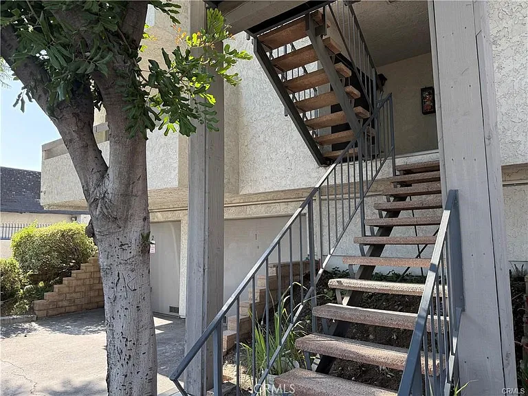16970 Marygold Ave — Photo 2