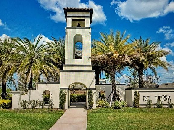 Del Tierra gated community.