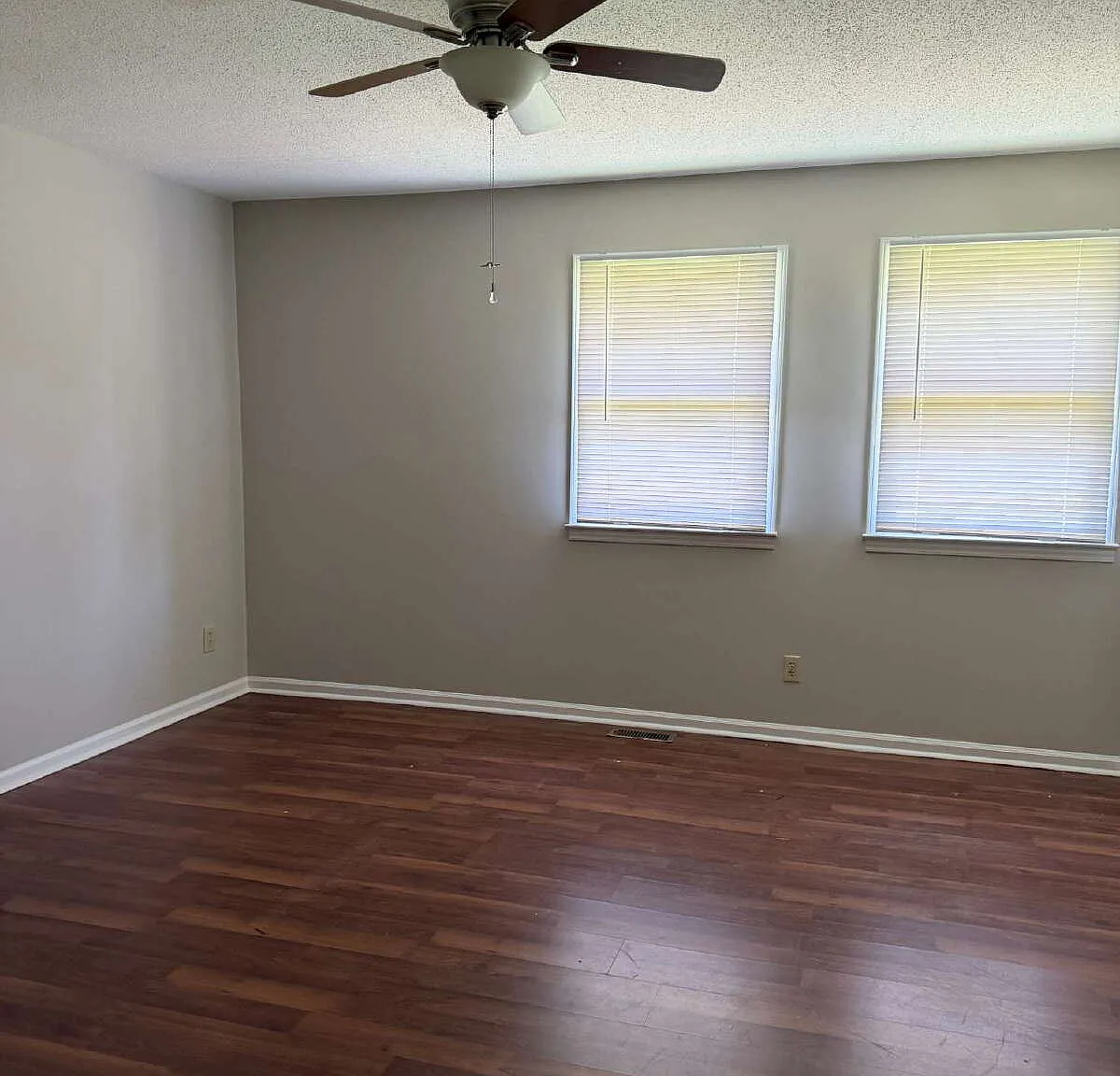 3 bed, 2.0 bath, 1261 sqft, $1,475 — Photo 2