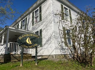 19 Pearl St APT 1A, Belfast, ME 04915