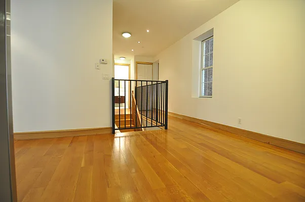 Rented by EXR | media 4