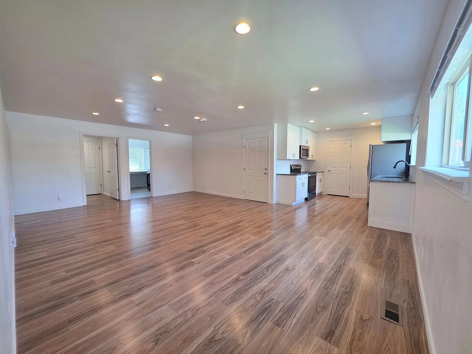 Ground-Level Accessory Apartment, Newly Renovated 1,200 Sq. Ft. — Photo 2