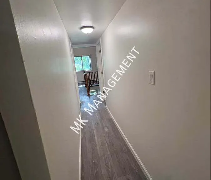 639 E Locust St #5 — Photo 7