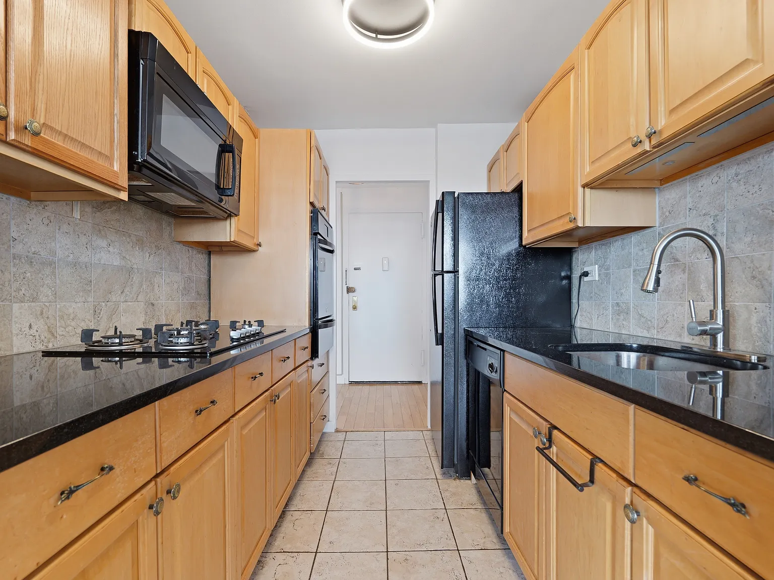 1 bed, 850 sqft, $2,500 — Photo 2