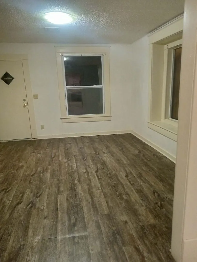 Act Fast - 2 Bedrooms Don't Last Long - Chanute KS — Photo 2