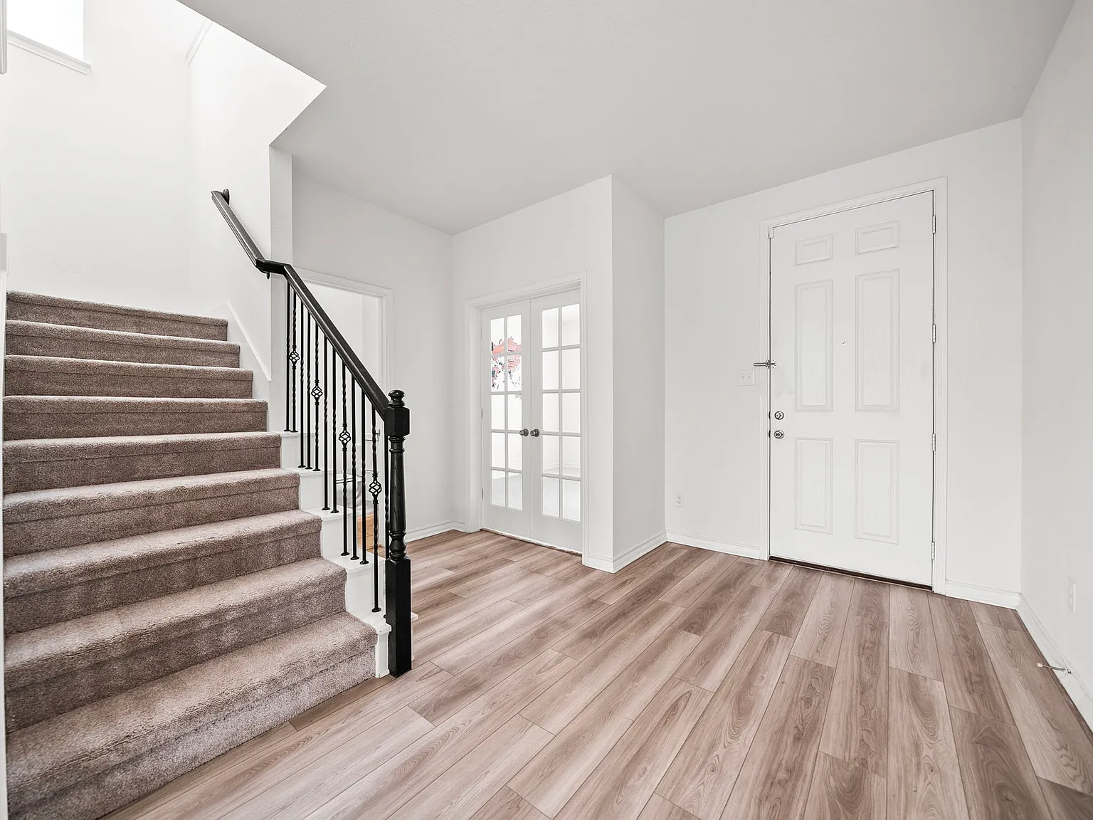 3 bed, 2.5 bath, 2862 sqft, $2,300 — Photo 4