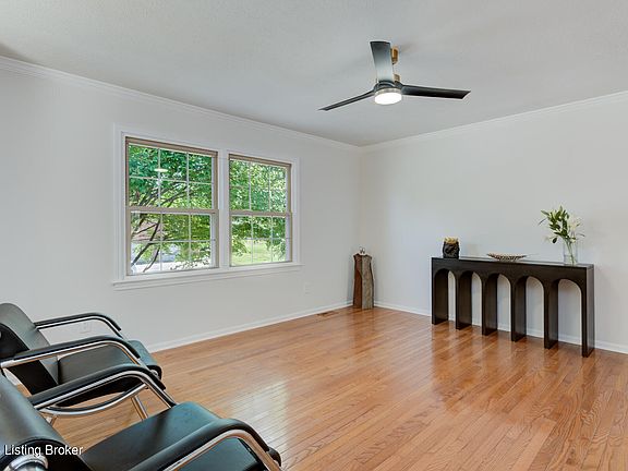 5th image of 7411 Crawfordshire Ln