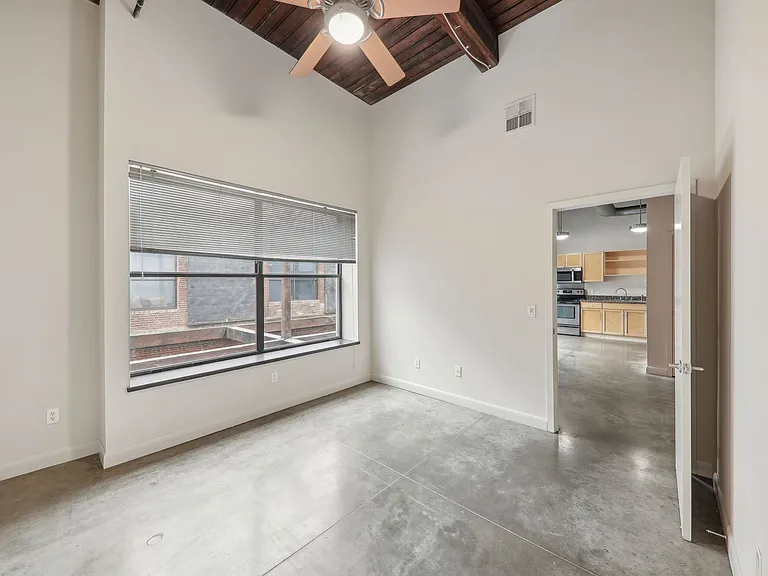 Stadium Loft Apartments — Photo 27
