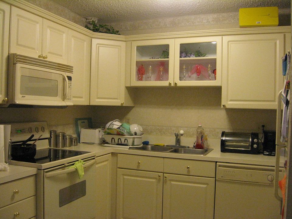 2nd image of 4411 SW 34th St APT 101