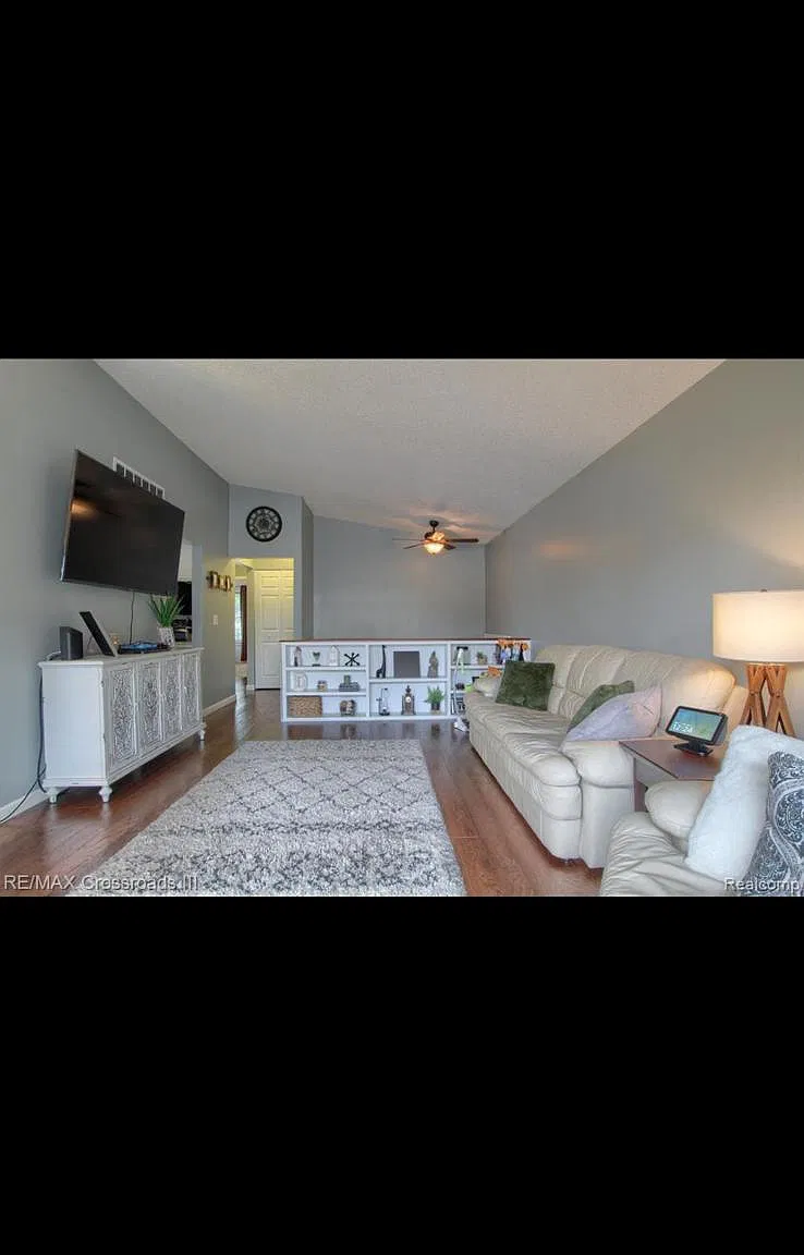 4 bed, 2100 sqft, $2,599 — Photo 3