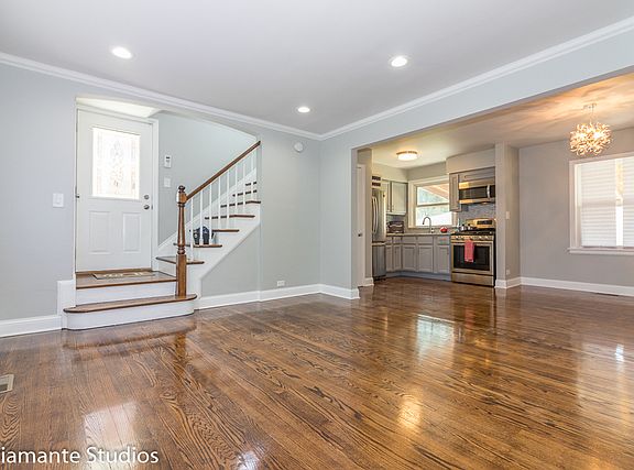 3rd image of 1620 Broadway St