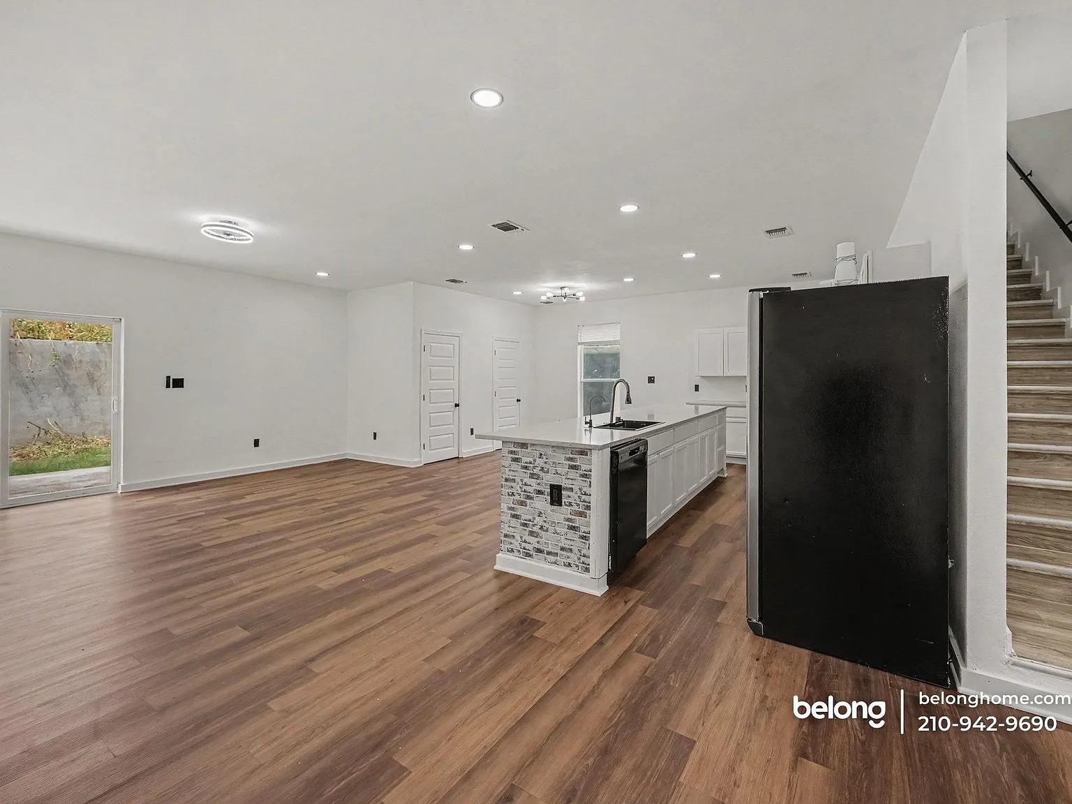 4 bed, 3.5 bath, 2400 sqft, $1,975 — Photo 3