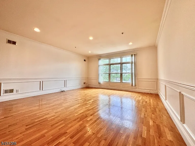 1677 Springfield Ave #13 — Photo 16