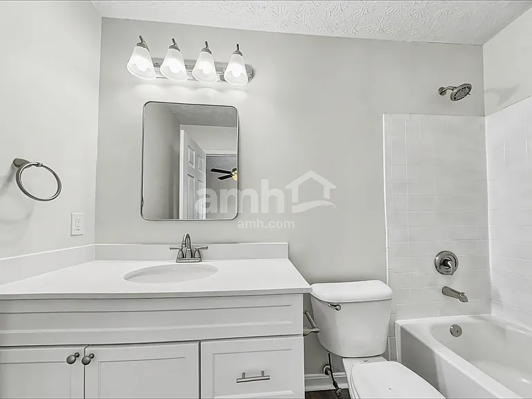 2044 Woodmere Dr — Photo 12