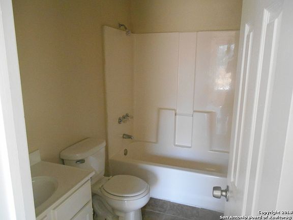 3rd image of 1520 Kayton Ave