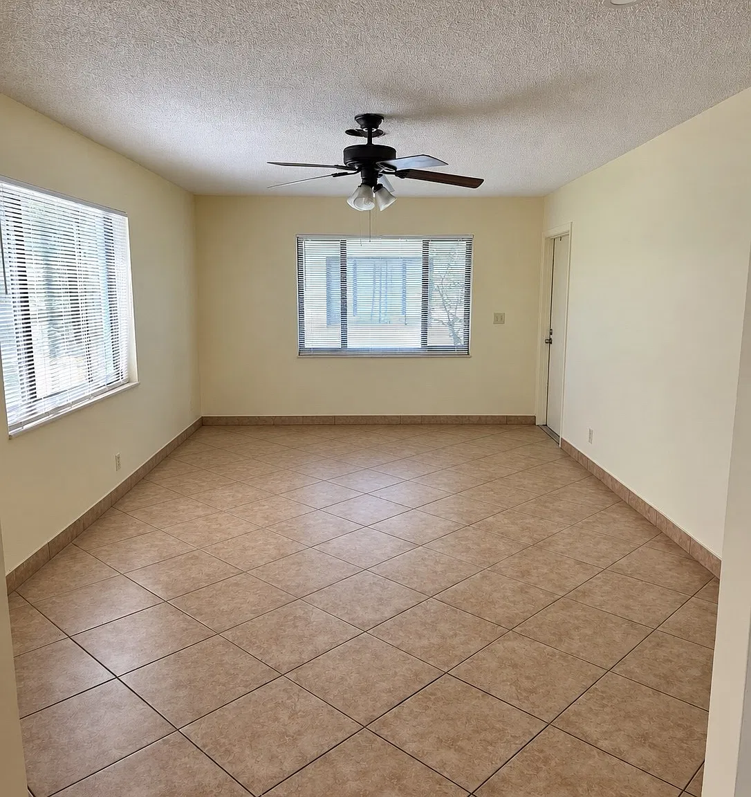 3 bed, 1200 sqft, $2,500 — Photo 4
