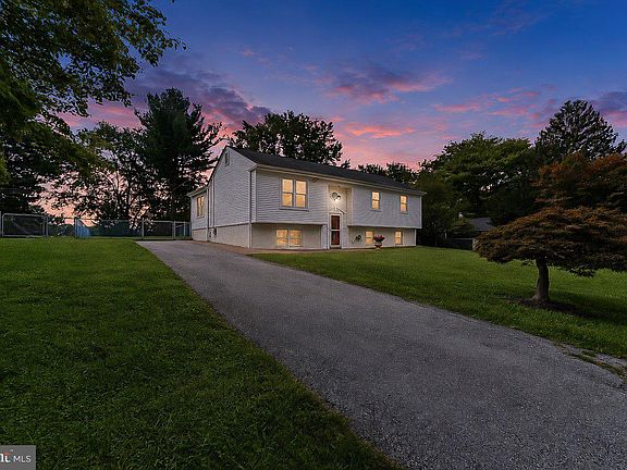4th image of 402 Farmhouse Rd