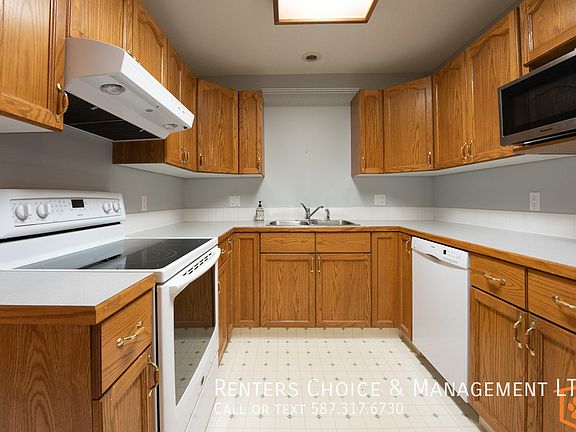 4th image of 213 48th Ave W #1