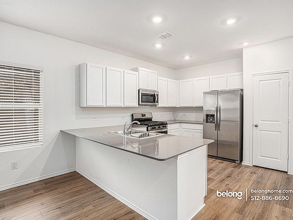 4th image of 419 Alamito Ave