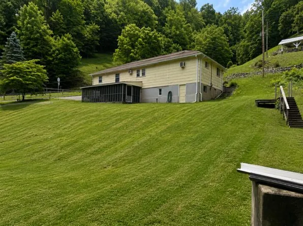 11 Beech Creek Rd, Matewan, WV 25678