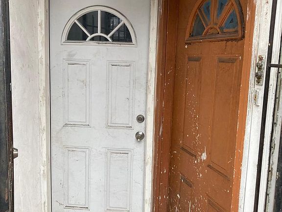 3rd image of 5917 Old York Rd