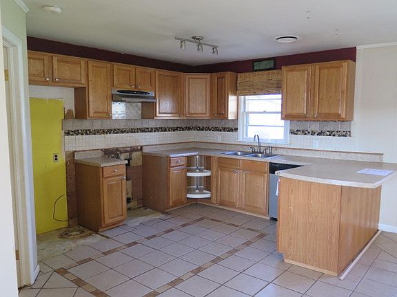 3rd image of 410 Tennessee St