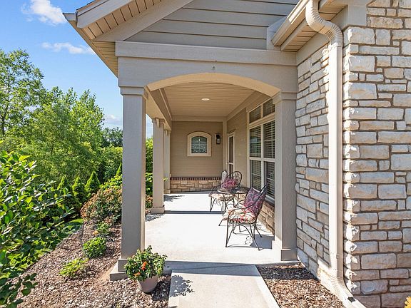 2nd image of 2379 E Glenhurst Ln