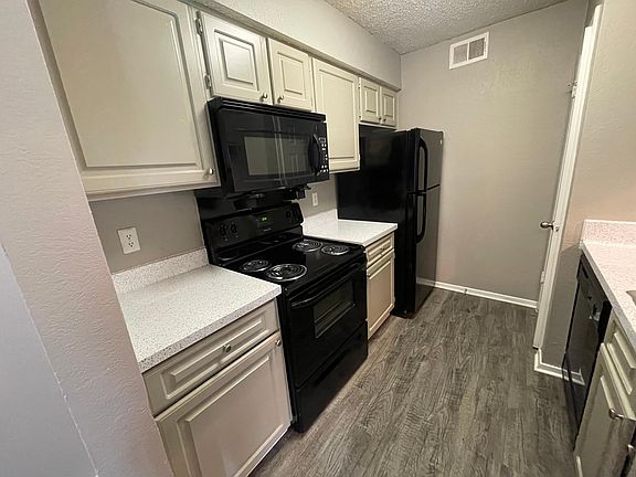 4th image of 1562 Weyland Dr APT 1008