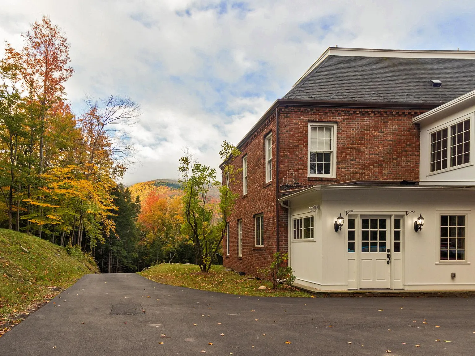 324 Erpf Rd — Photo 3