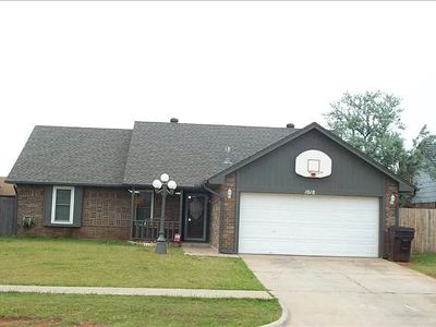 1018 NE 11th St, Moore, OK, 73160