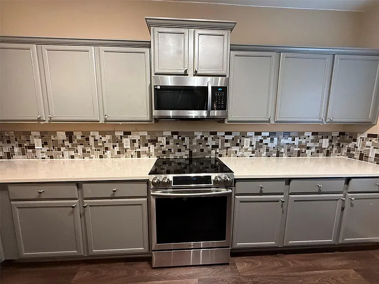 216 Continental Ave — Photo 6