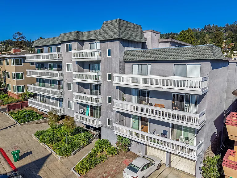 1541 Oxford Street — Photo 11