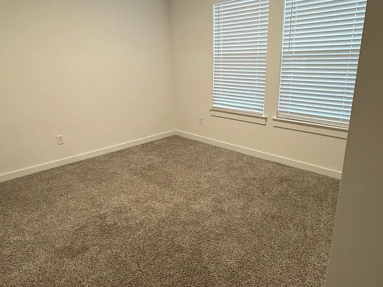 4340 Sloan Dr — Photo 20