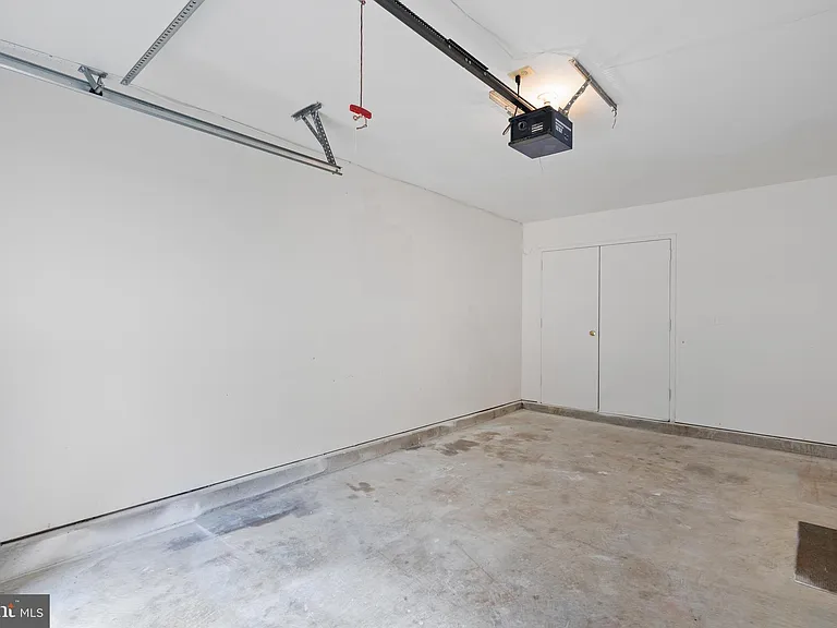 18506 Carriage Walk Cir — Photo 50