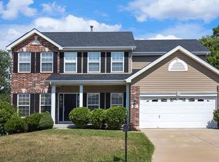 211 Roxbury Dr, O'Fallon, MO 63366