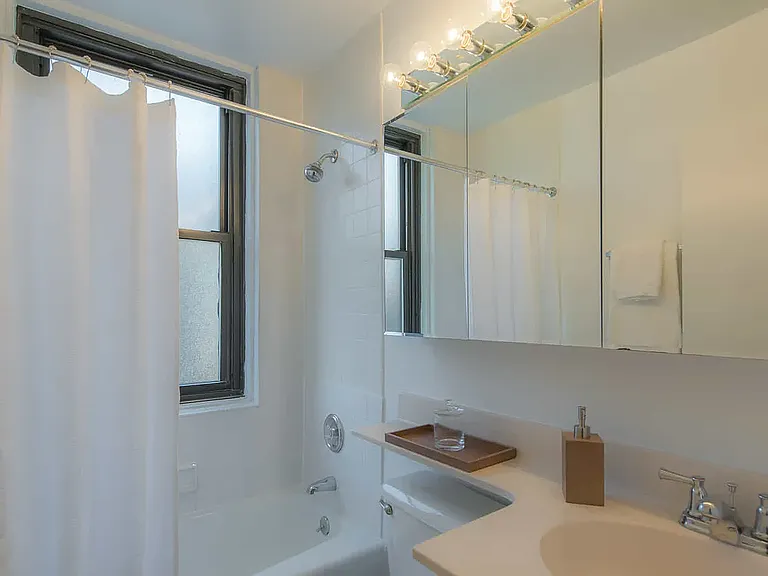 240 E 27th St #4N — Photo 22