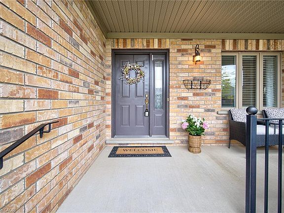 3rd image of 125 Devonshire Dr