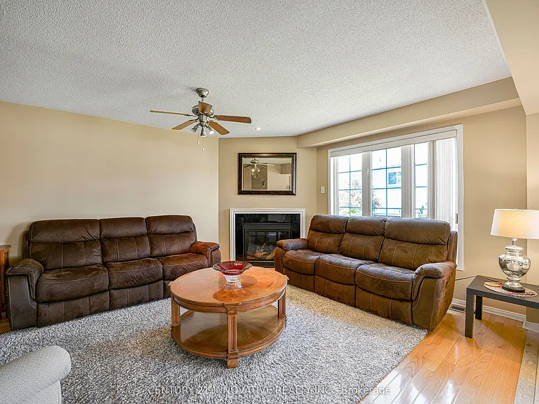 14 Middlecote Dr — Photo 9