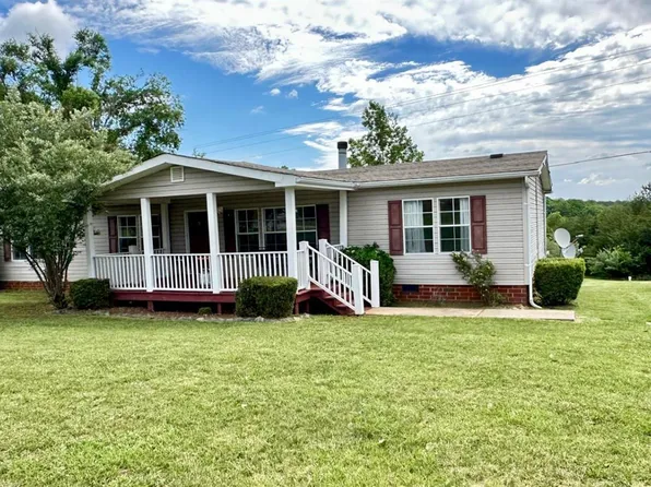 2836 Isle Of Pines Dr, Moneta, VA 24121