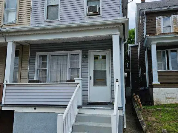 429 W Willing St, Tamaqua, PA 18252